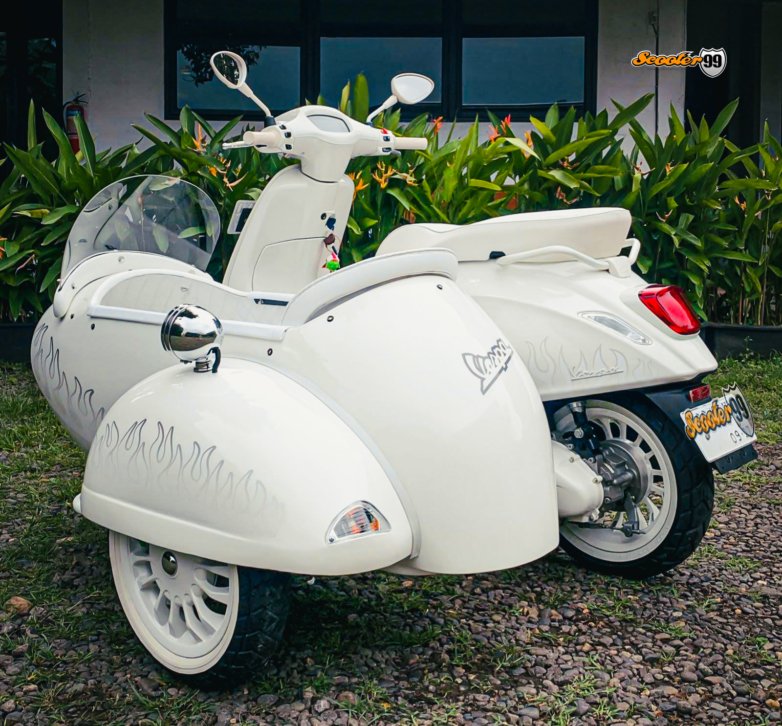 White Flame Sidecar – interior and seat detail